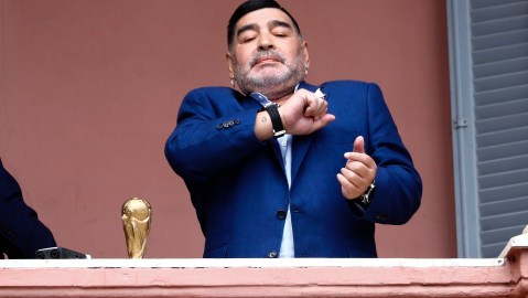 Abren nueva subasta con artículos de Diego Maradona.