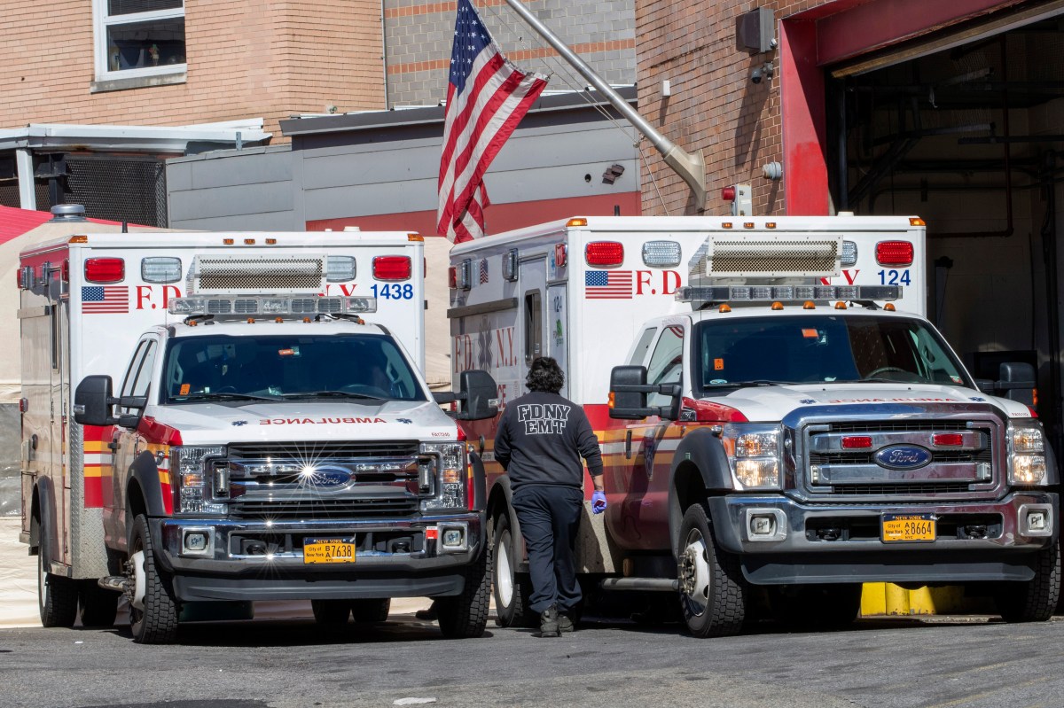 Hochul veta proyecto que buscaba enviar dos socorristas por llamada al 911 en NY