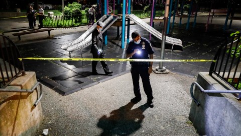 No se aclaró qué había estado haciendo Thompson en los últimos diez años, pero los agentes del NYPD afirmó que estaba sin hogar cuando fue asesinada.