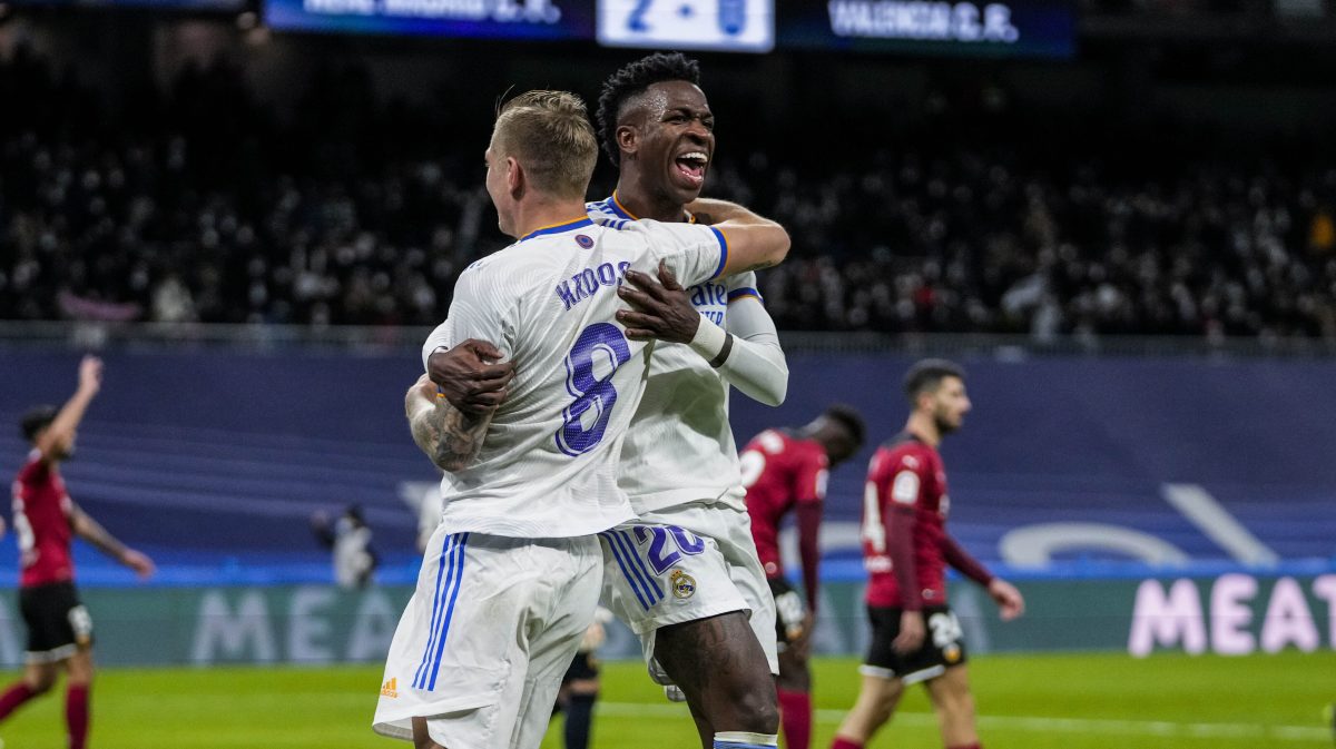 Toni Kroos sale en defensa de Vinícius tras su desplante ante Xabi Alonso en el "Clásico"