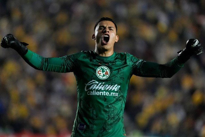 Luis Magalón viene siendo el arquero titular de la selección de México.