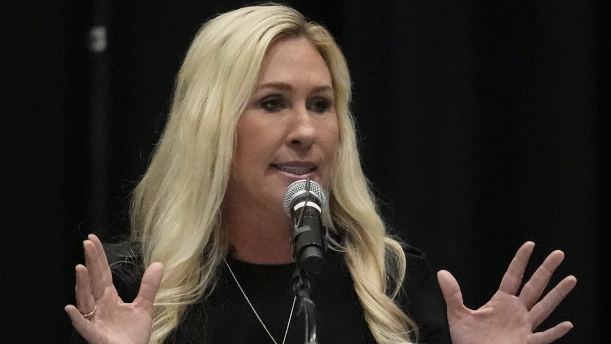 Marjorie Taylor Greene redobla apuesta sobre la atención médica en la lucha del cierre del gobierno