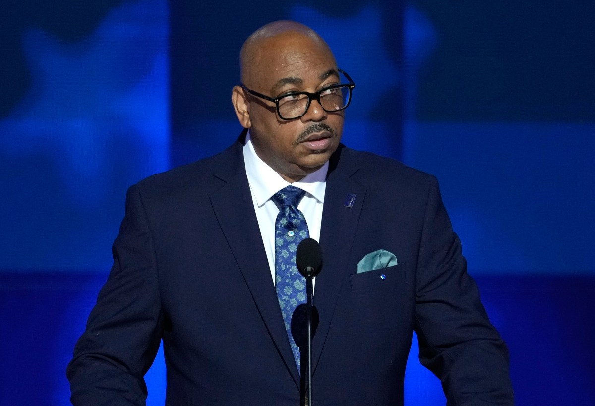 Sindicato de trabajadores pide fin del cierre federal, poniendo más presión sobre los demócratas