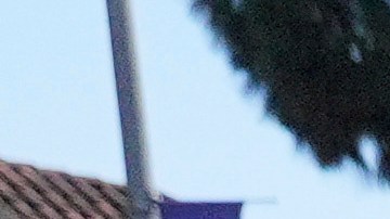 Personas marchan por una calle durante una protesta contra ICE el miércoles 11 de junio de 2025 en Paramount, California.