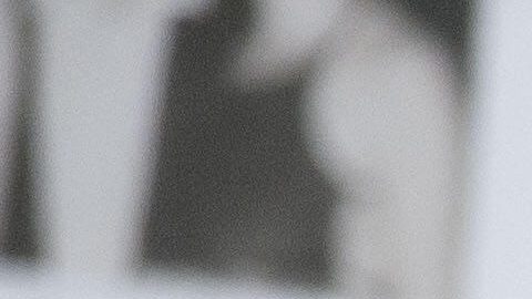 Massie habla durante una rueda de prensa sobre la publicación de archivos de Jeffrey Epstein junto a la representante, Marjorie Taylor Greene.