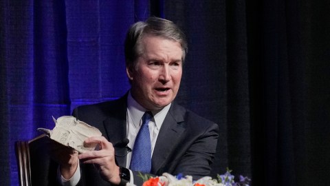 Kavanaugh es juez del Tribunal Supremo desde 2018; su confirmación generó polémica por acusaciones de conducta sexual inapropiada.
