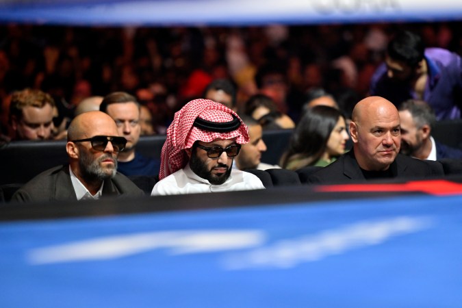 Dana White junto a Turki Alalshikha.