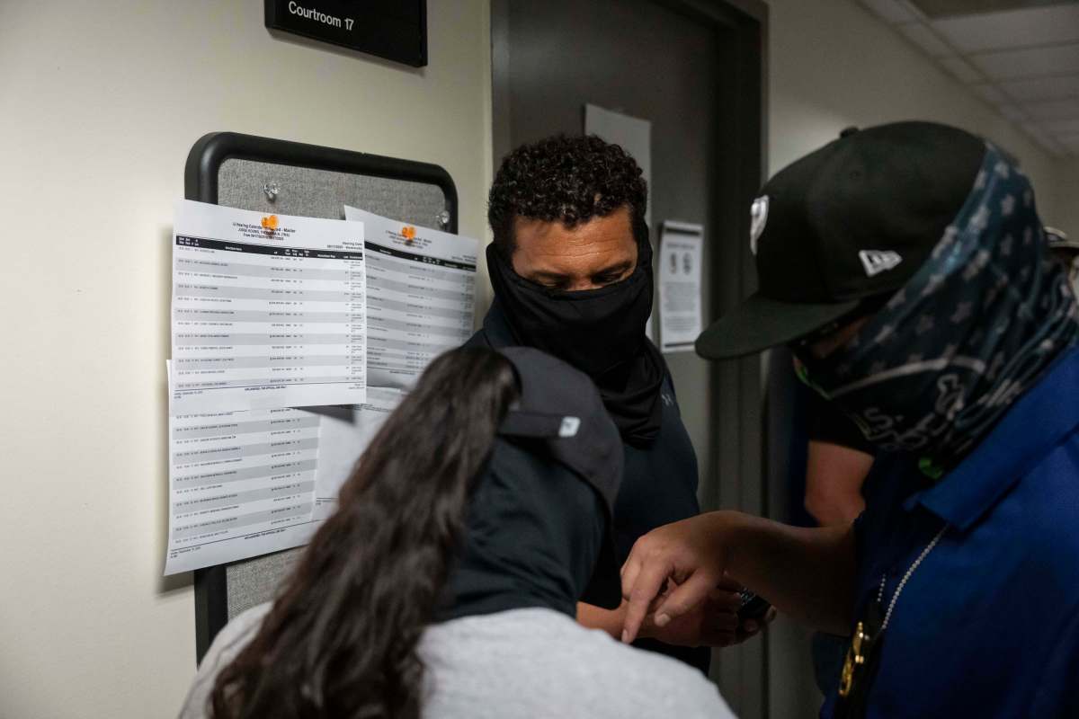 Organizaciones presentan demanda contra ICE y otras agencias para que divulguen datos sobre arrestos de migrantes en cortes