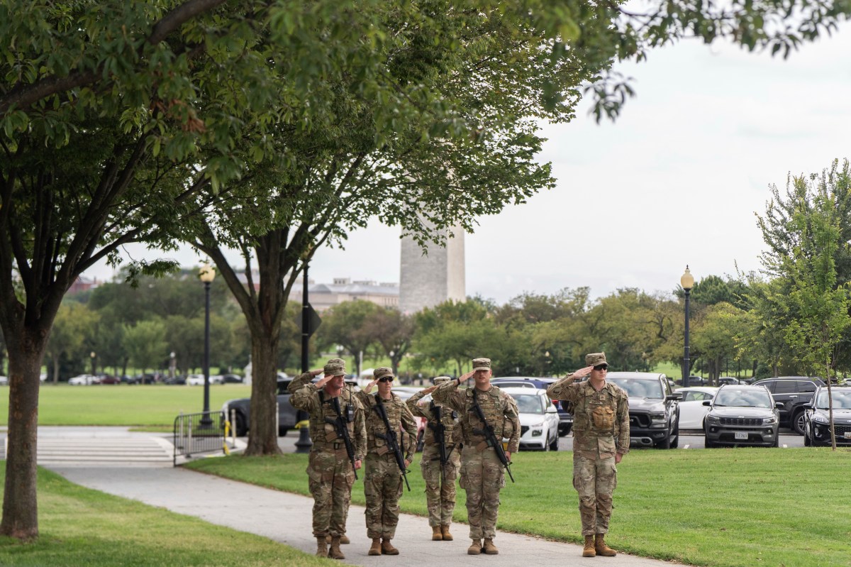 Despliegue militar ordenado por Trump no se vería afectado por cierre de gobierno federal