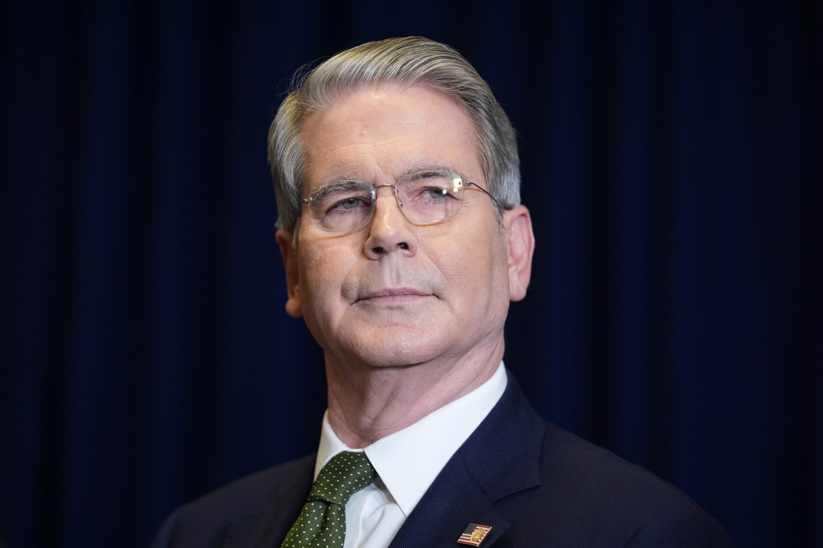 Administración Trump suspende sin paga a casi la mitad del personal del IRS por cierre de gobierno federal