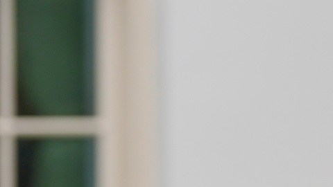 El vicepresidente J.D. Vance ha afirmado falsamente que haya un plan para otorgar seguro médico a indocumentados.