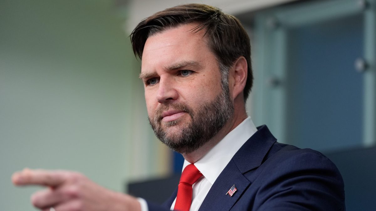 J.D. Vance relanza su cuenta en TikTok con vídeo como vicepresidente el mismo día que Trump