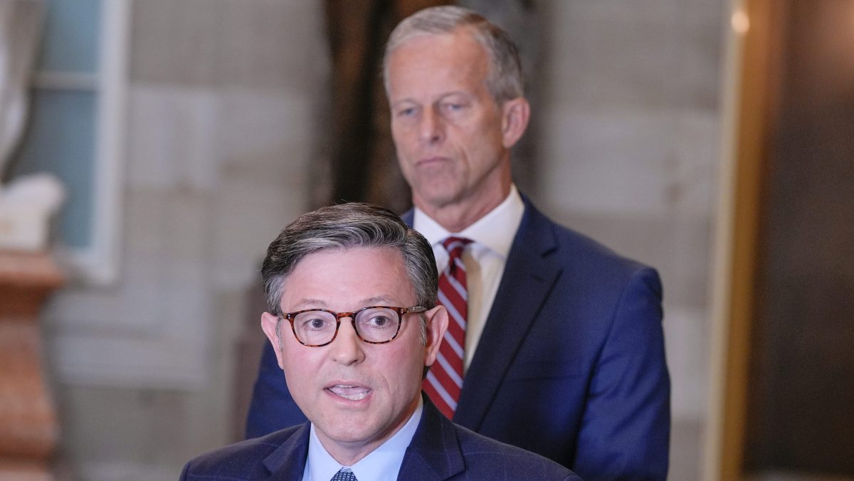 Surgen más tensiones en el Partido Republicano por comentarios fuera de guion de Trump