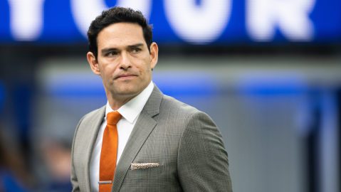 Mark Sánchez durante una jornada como analista de televisión en la NFL.