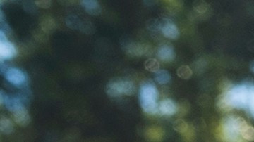 El presidente Donald Trump habla con la prensa antes de partir de la Casa Blanca, rumbo a Norfolk, Virginia, para presenciar una demostración de poder naval, el domingo 5 de octubre de 2025 en Washington.