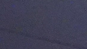 El gobernador J. B. Pritzker, segundo desde la derecha, habla mientras el alcalde de Chicago, Brandon Johnson, a la derecha, lo escucha en una conferencia de prensa en Chicago, el lunes 6 de octubre de 2025.