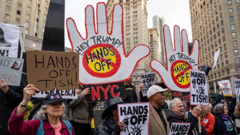 La acusación de James se convirtió inmediatamente en un tema de campaña para la alcaldía de la ciudad de Nueva York.