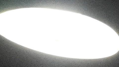 Los aficionados llegan antes del segundo juego de la Serie de Campeonato de la Liga Nacional de béisbol entre los Cerveceros de Milwaukee y los Dodgers de Los Ángeles, el martes 14 de octubre de 2025, en Milwaukee.