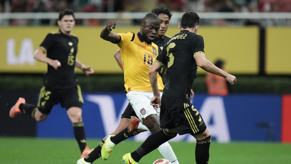 México mejora su cara pero no pasa del 1-1 en amistoso con Ecuador