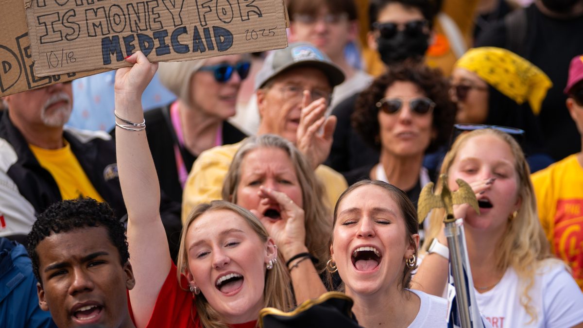 ¿Salud inalcanzable? Sondeo de AP-NORC revela preocupación de los estadounidenses por aumento de costos médicos