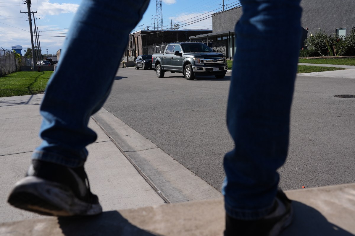 Concejal de Chicago demanda al gobierno de Trump tras ser detenida cuando asistía a un inmigrante herido