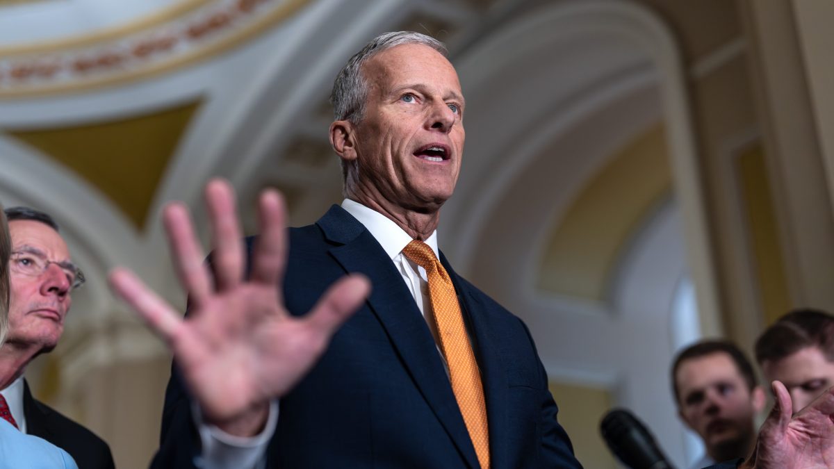 Thune afirma que conversaciones sobre el cierre de gobierno se están intensificando