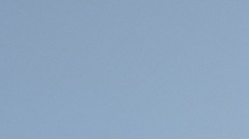 Soldados israelíes trabajan en tanques en una zona de concentración en la frontera con la Franja de Gaza, al sur de Israel.