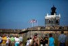 Visitantes del Viejo San Juan cerca de El Morro
