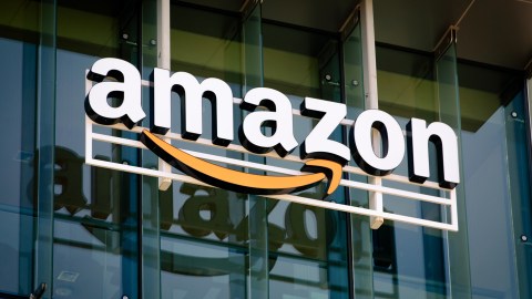 Amazon podría concretar hasta 30,000 despidos de su plantilla laboral en los próximos meses.