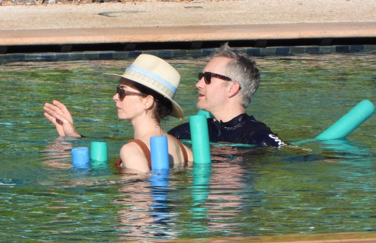 Anne Hathaway aprovechó un viaje de trabajo para disfrutar con su familia