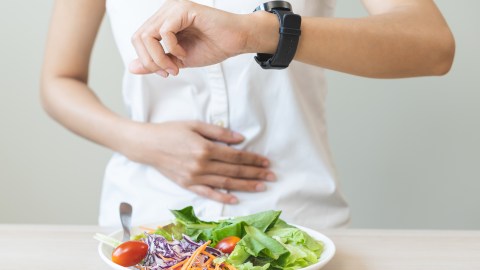 Hay tres tipos de alimentos que se deben evitar al romper el ayuno intermitente.