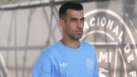 El mediocampista del Inter Miami Sergio Busquets llega para un partido de fútbol de la Copa de Ligas contra Pumas UNAM, el miércoles 6 de agosto de 2025, en Fort Lauderdale, Florida.