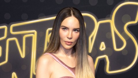 Belinda, cantante, enfrenta una situación de salud con su rodilla.