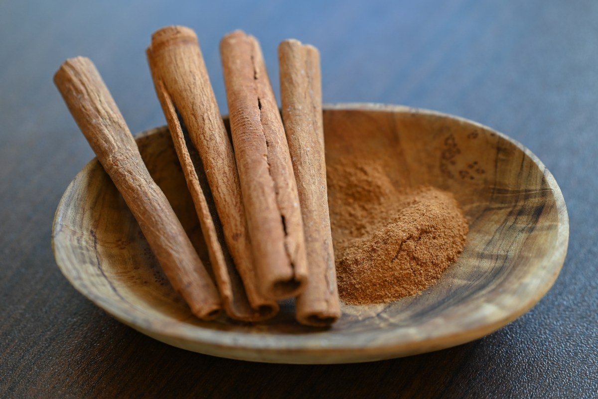 FDA amplía el retiro de canela: DEVI y BaiLiFeng se suman a la lista por niveles elevados de plomo