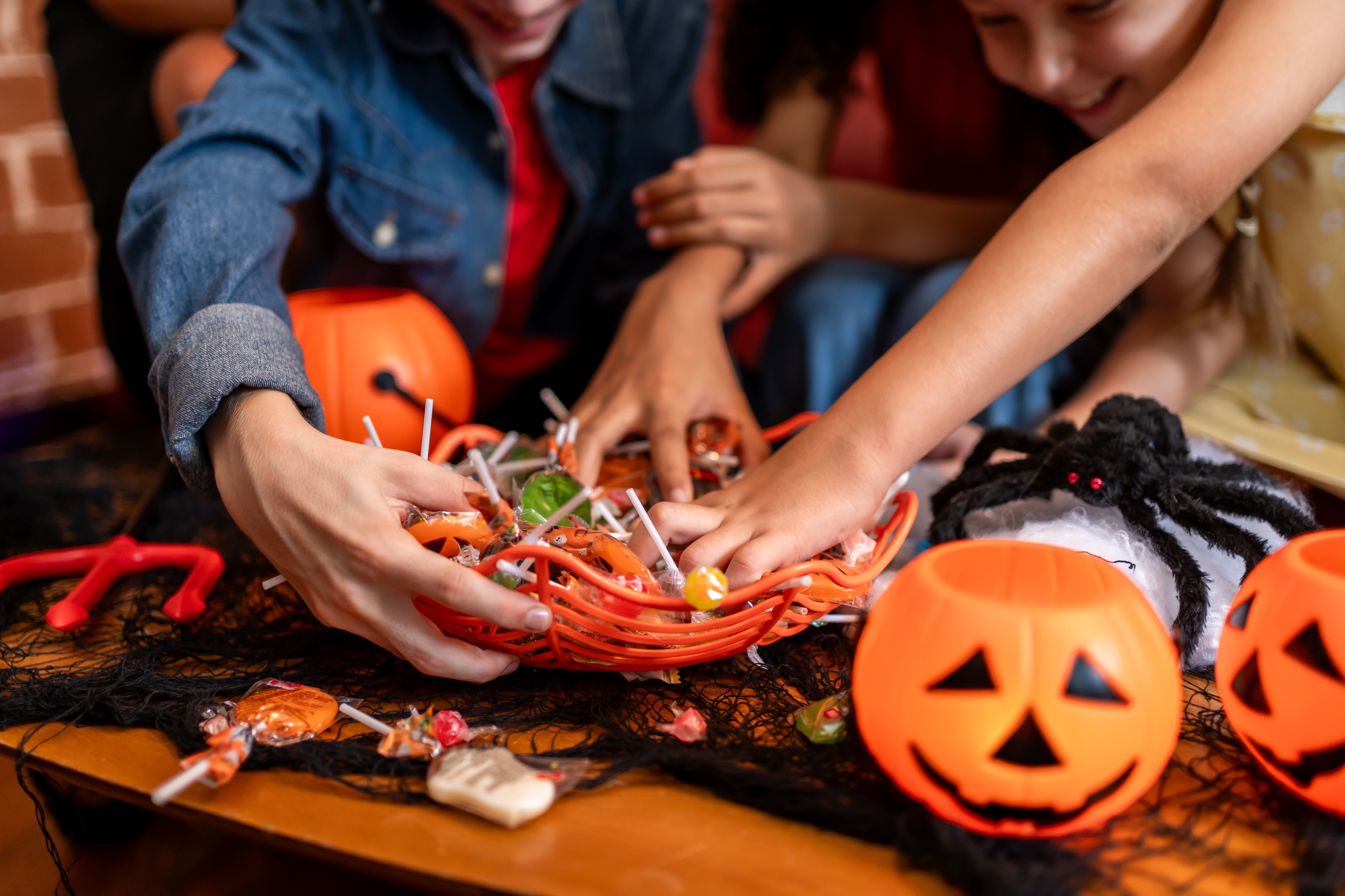 Cómo sobrevivir a Halloween: consejos de expertos para que los niños disfruten sin exceso de azúcar