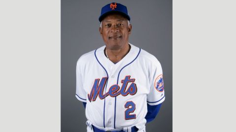Esta es una foto de 2009 de Sandy Alomar Sr., del equipo de béisbol de los Mets de Nueva York