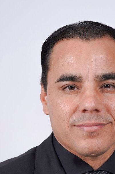 Omar Bravo, durante una sesión de fotos especial, con motivo de la decimosegunda investidura del salón de la fama del futbol.