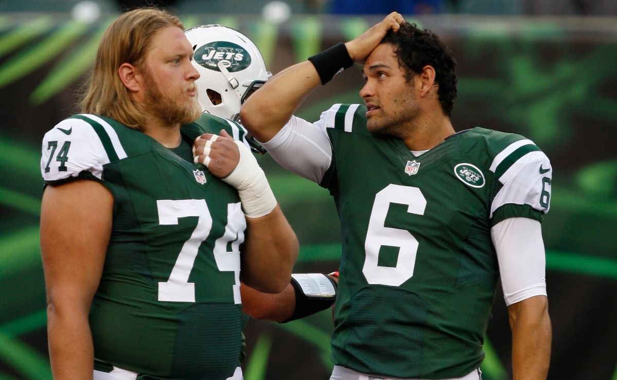 Mark Sánchez reaparece tras apuñalamiento en Indianápolis y rinde homenaje a Nick Mangold tras su muerte