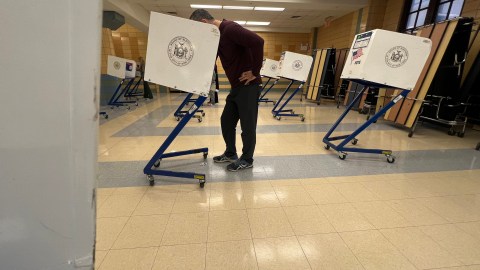 Votantes mayores de 50 años serán definitivos para elegir al próximo alcalde de NYC