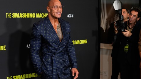 Dwayne Johnson en la premiere de "The Smashing Machine," en California.