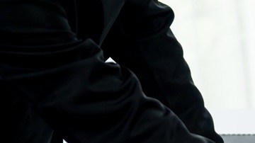 Expertos estiman crecimiento en las inversiones en IA para las empresas, pero afectará a los empleos no especializados.