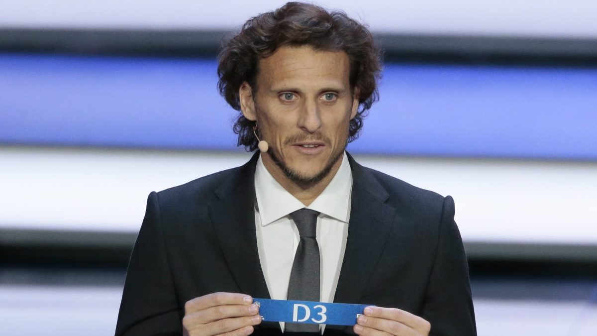 Hospitalizan al legendario futbolista uruguayo Diego Forlán tras lesionarse tres costillas