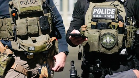 Ciudadano estadounidense demandó al DHS después de que ICE lo arrestó dos veces