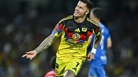 Brian Rodríguez acaba con la polémica y renueva con el América.