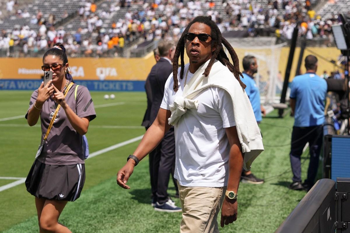 Jay-Z opina sobre las críticas al show de Bad Bunny en el Super Bowl: "No dejen que los engañen"