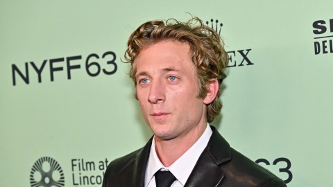Jeremy Allen White tuvo una breve relación con Rosalía.
