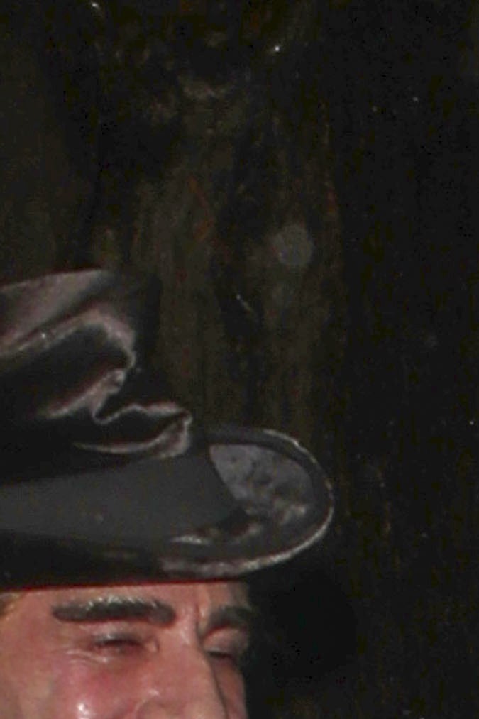 Kim Kardashian llamó la atención en Londres por su ajustado vestido con transparencias.