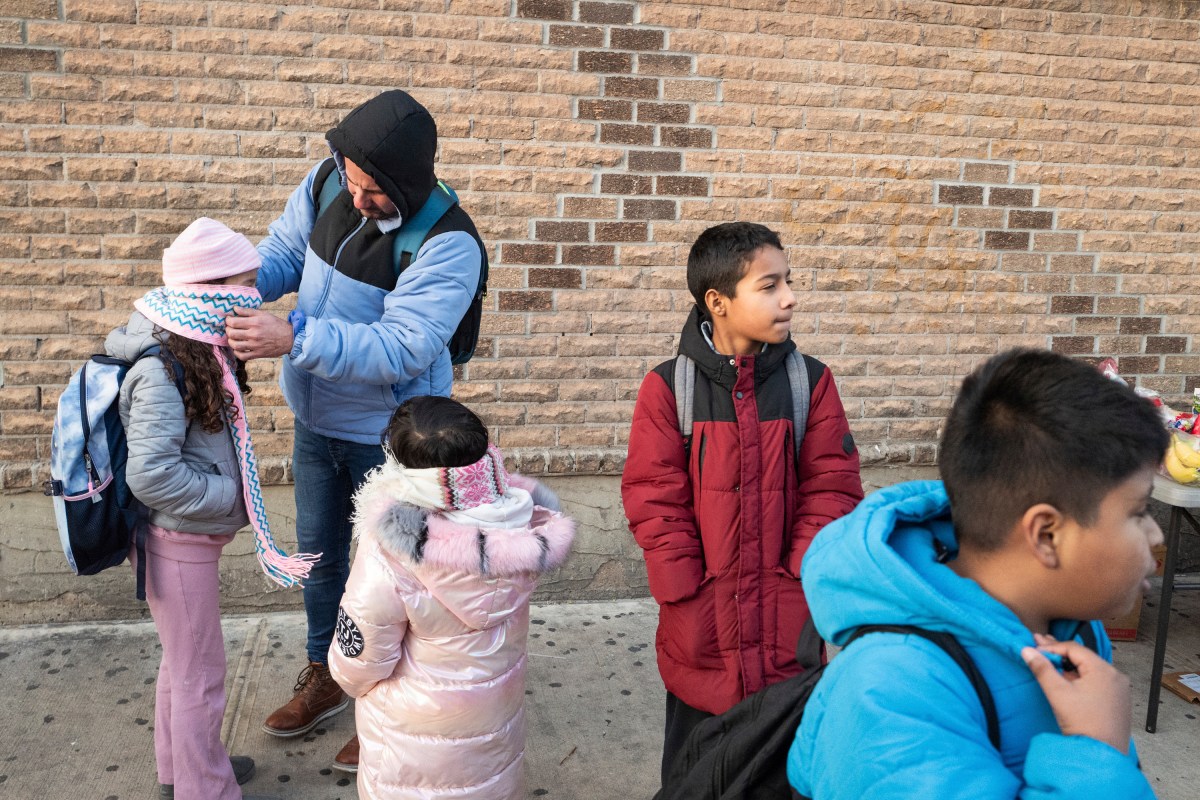 En riesgo familias de NY tras plan Trump que quita fondos a cuidado infantil