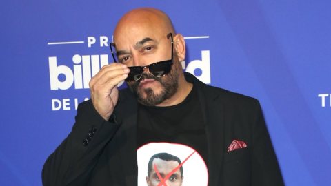 Lupillo Rivera, cantante de música regional mexicana, ha causado revuelo con su libro 'Tragos amargos'.