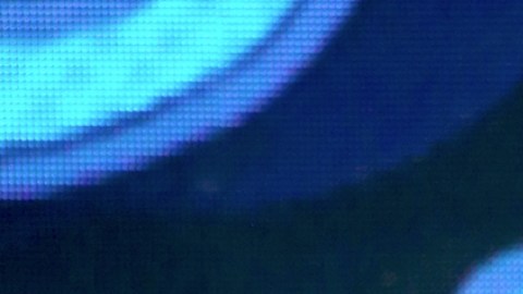 Ninel Conde, actriz mexicana, se sometió a cirugía para cambiar el color de sus ojos.